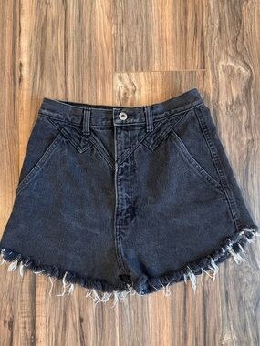 Vintage High-Waist Black Denim Frayed Hem Women's Shorts - WRANGLER